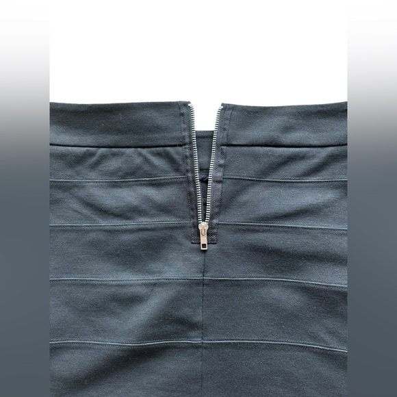 BCBGeneration Black Bandage Mini skirt with exposed silver zipper- Size 6 - Picture 6 of 10